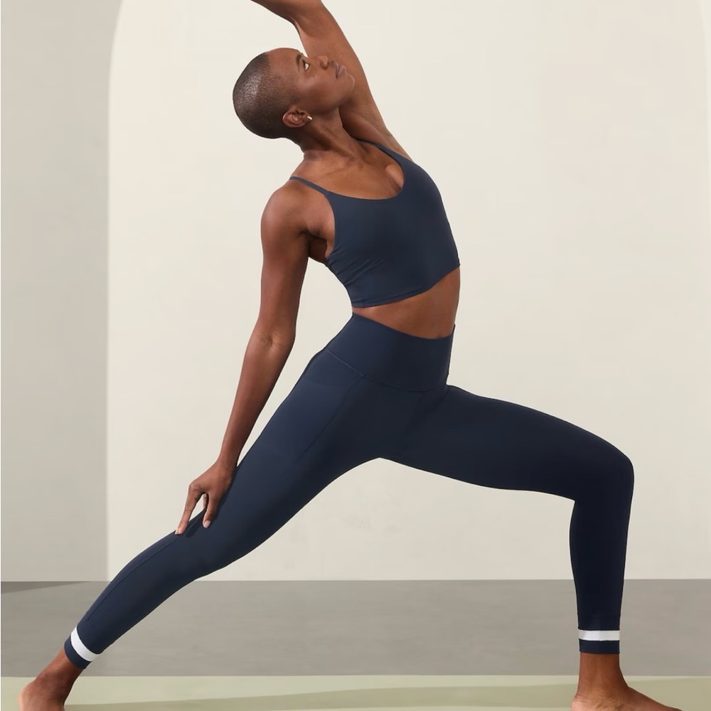Athleta Salutation Stash 7/8 Leggings. M